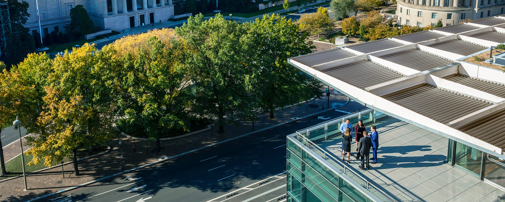 Réunions connectées — Toit du Newseum avec arbres — Développement durable