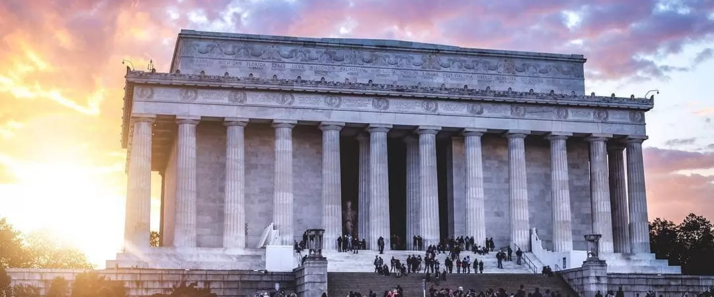 @willian.avila - Sunset at the Lincoln Memorial - Most Instagrammable photo spots in Washington, DC