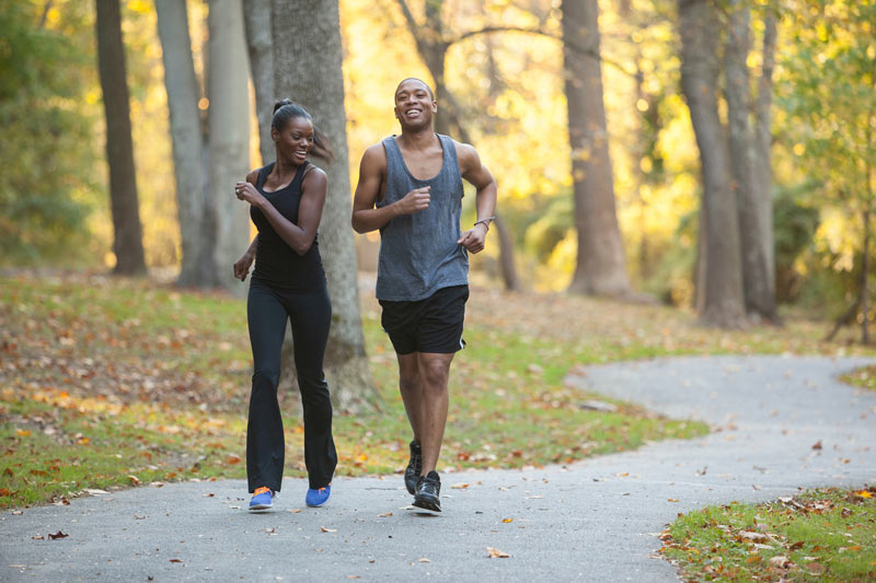 Couple running in Rock Creek Park - Best running trails and places to jog in Washington, DC