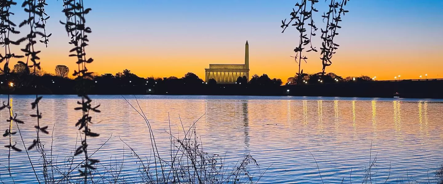 @melvinshoots_ - Lincoln Memorial sunsrise